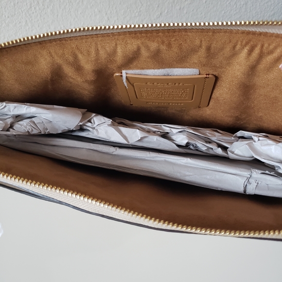 ❗SOLD❗❤Coach Laptop Sleeve in Signature Canvas - Picture 10 of 15
